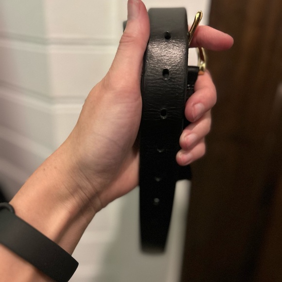 Sleek Sophistication: J.Crew Genuine Italian Black Leather Belt - Picture 7 of 8